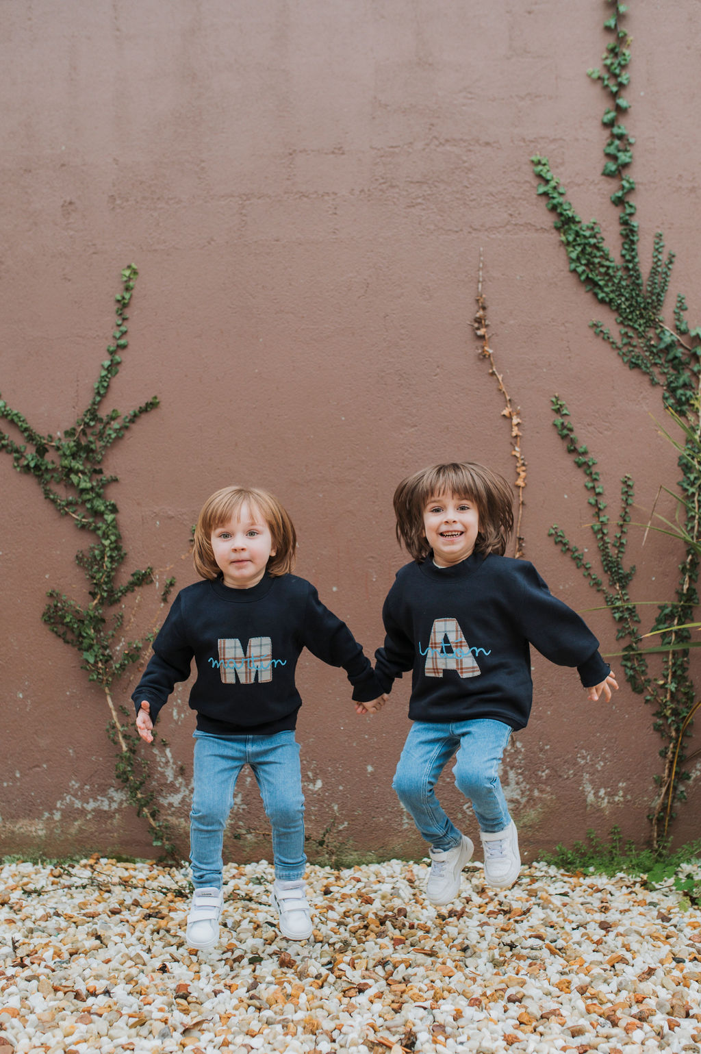 SUDADERA NIÑO/A PERSONALIZADA CON LETRA + NOMBRE (3 meses–12 años) - Imagen 3