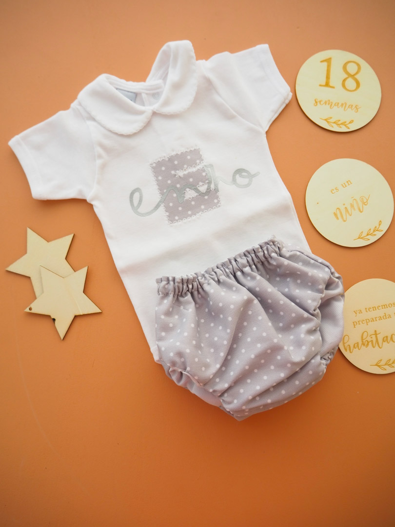 Conjunto dos piezas body + cubrepañal/short/bragafalda Personalizado Letra Cruzada - Imagen 5