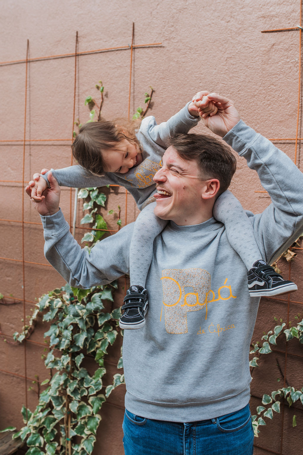 SUDADERA ADULTO PERSONALIZADA PARA PAPÁ, MAMÁ, ABUELOS Y PADRINOS .. - Imagen 2