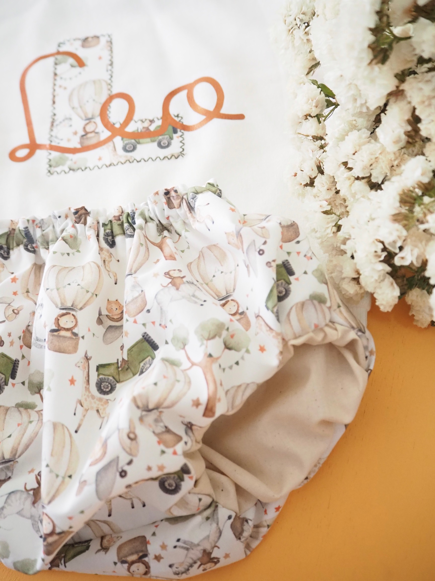 Conjunto dos piezas body + cubrepañal/short/bragafalda Personalizado Letra Cruzada - Imagen 2