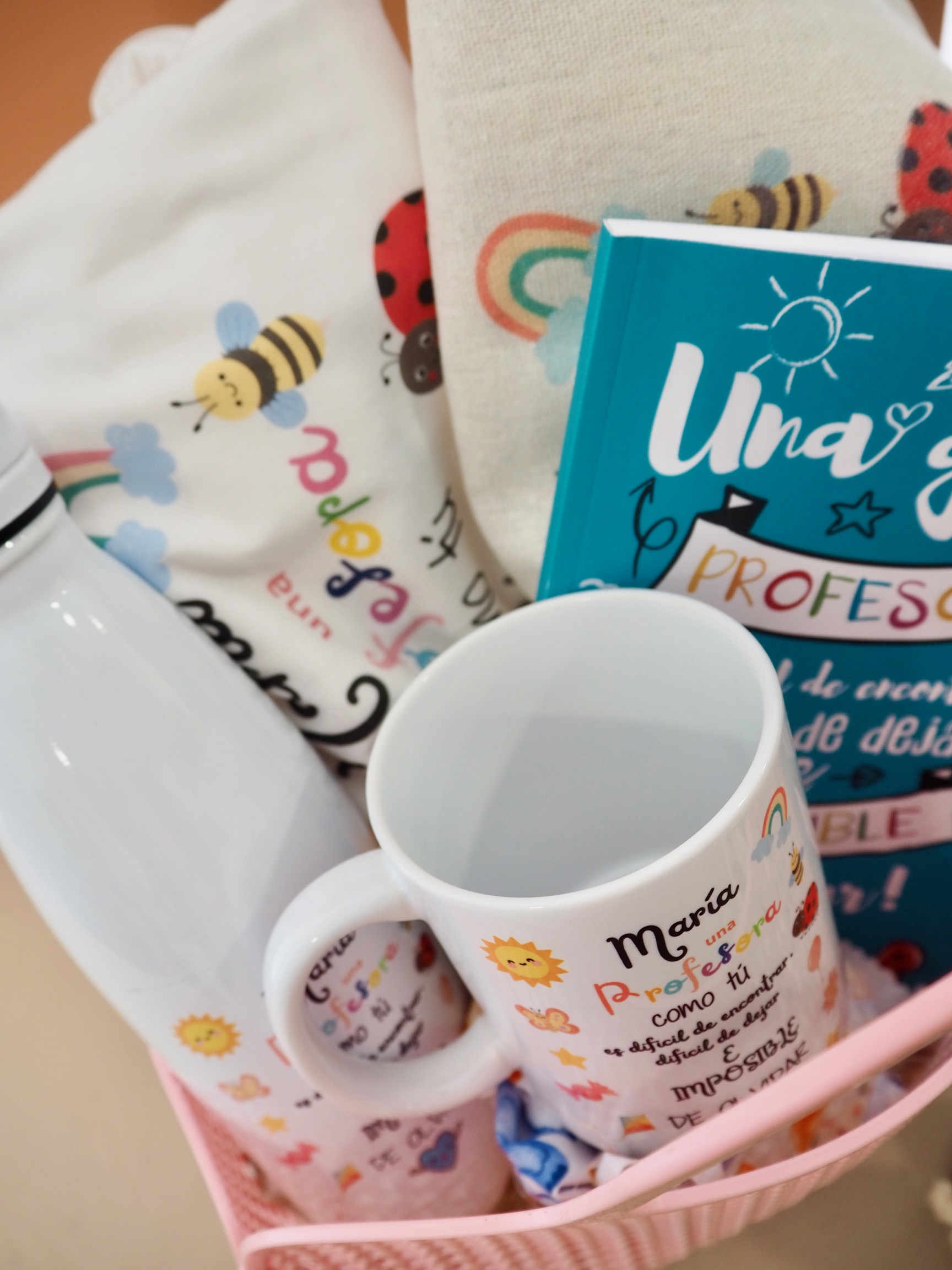 Cesta Profe Personalizada (Camiseta + Tote Bag + Taza + Botella+ Libreta) - Imagen 9
