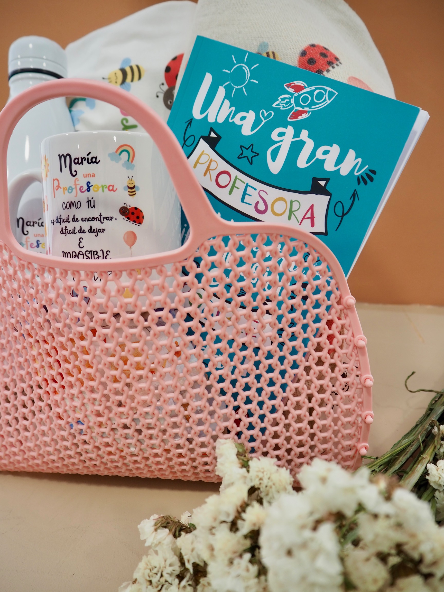 Cesta Profe Personalizada (Camiseta + Tote Bag + Taza + Botella+ Libreta) - Imagen 7