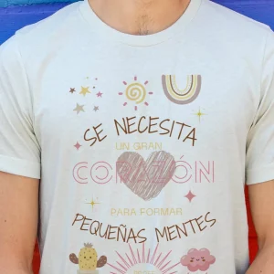 Camiseta personalizada Profe se Necesita Gran Corazón