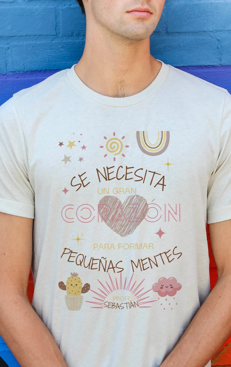 Camiseta personalizada Profe se Necesita Gran Corazón