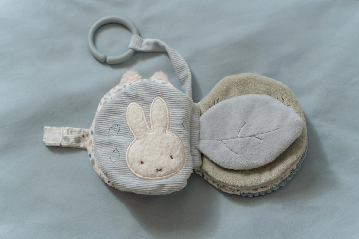 Librito Blando Actividades Anilla Miffy Leaves Little Dutch - Imagen 4