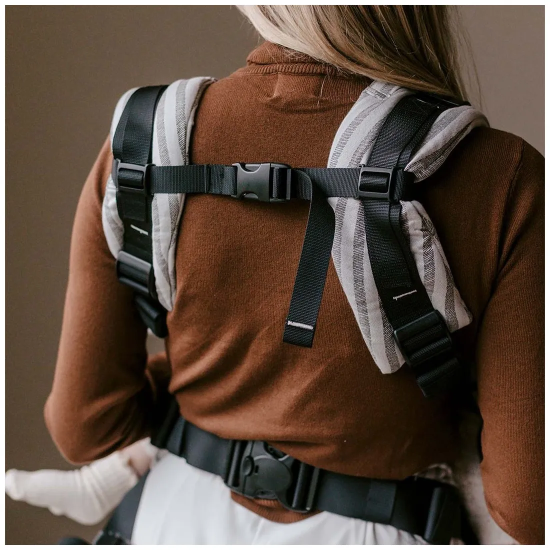 Mochila Portabebés Fidella Fusion Baby Stripes Grey - Imagen 3