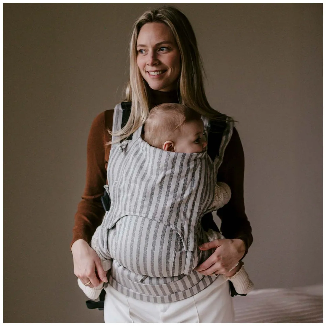 Mochila Portabebés Fidella Fusion Baby Stripes Grey - Imagen 5