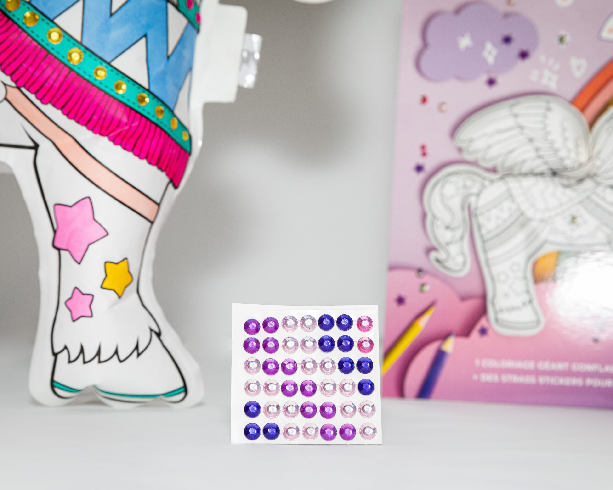 Unicornio: 1 inflable gigante + pegatinas brillantes - Imagen 4