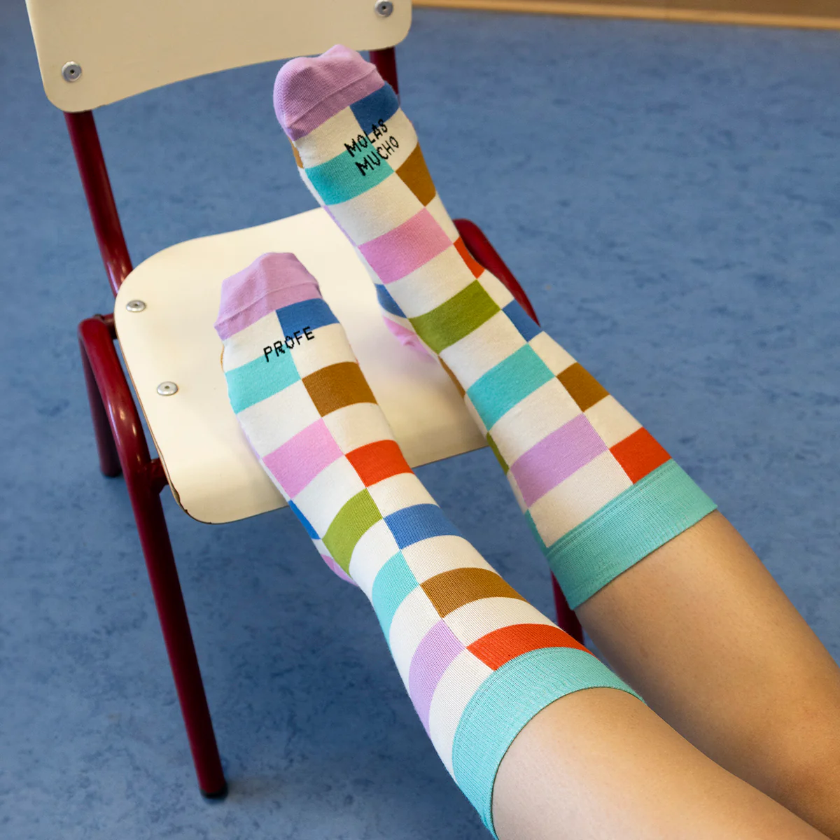 Kit Taza + Calcetines "Profe, molas mucho" T. 42-46 - Imagen 3